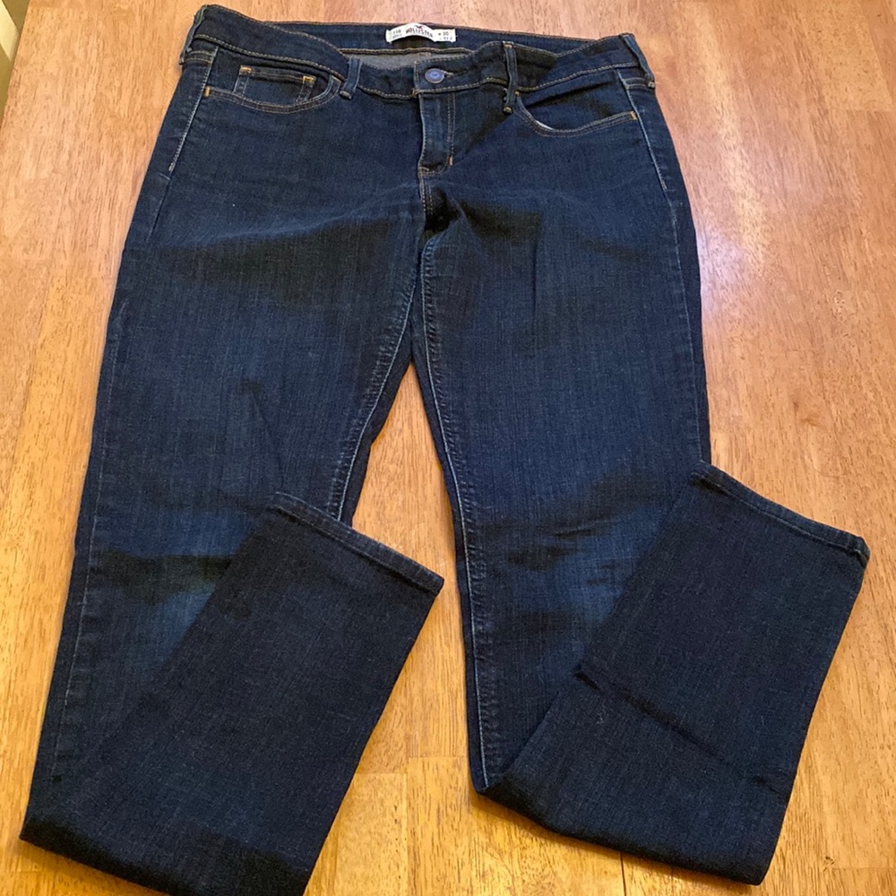 Hollister dark wash skinny jeans with cute back pocket detail nice size 11